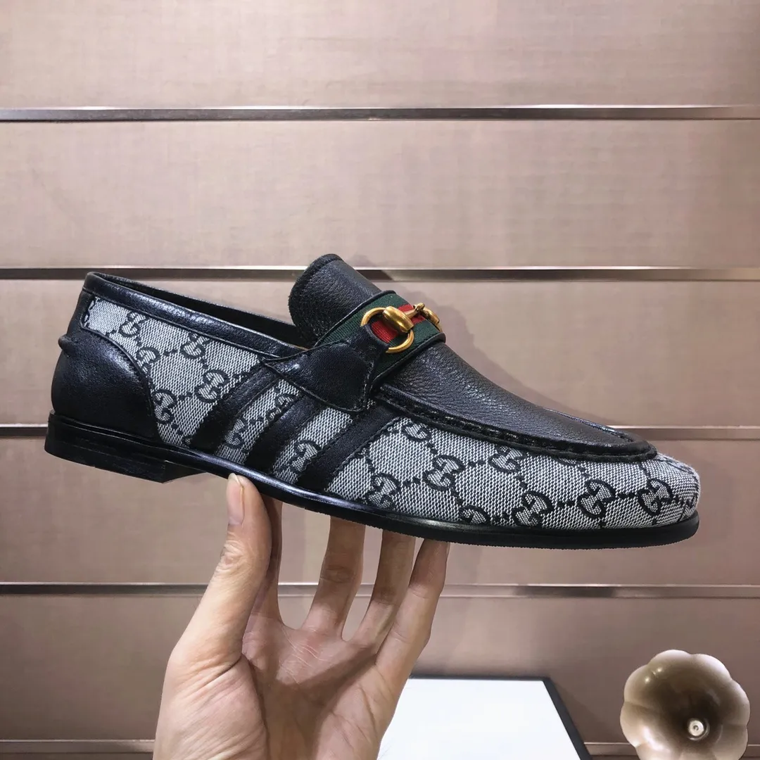 Men's shoes 💰600💰 Brand: GUCCI (Gucci) Standard size: Men's size 38/44 (45 can be customized) Grade: Same as the official website Original quality Material: Original cowhide Water-dyed cowhide lining Original rubber outsole Style category: Men's fashionable casual leather shoes Distinguished big-name luxury elements Top luxury Color: Actual picture